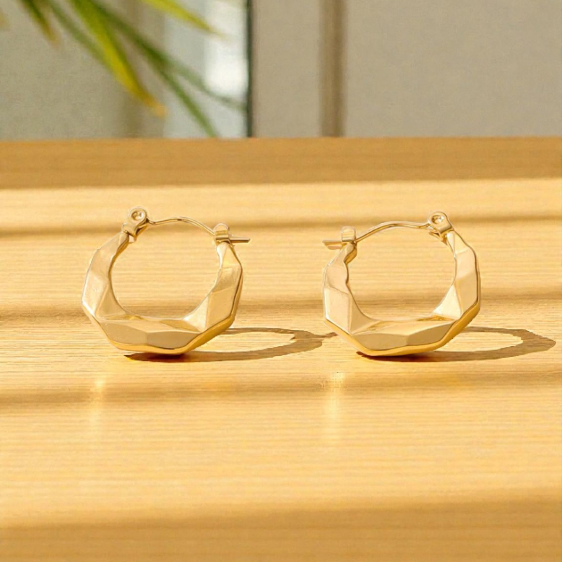 Luxe Geo Gold Hoop – 18K Gold Plated Stainless Steel