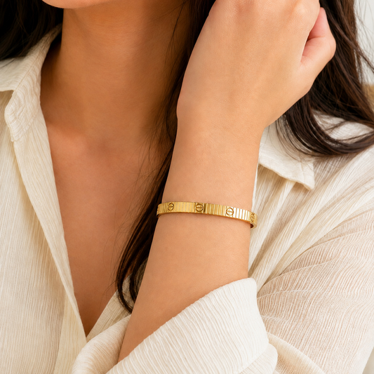 Classic Screw Gold Bracelet