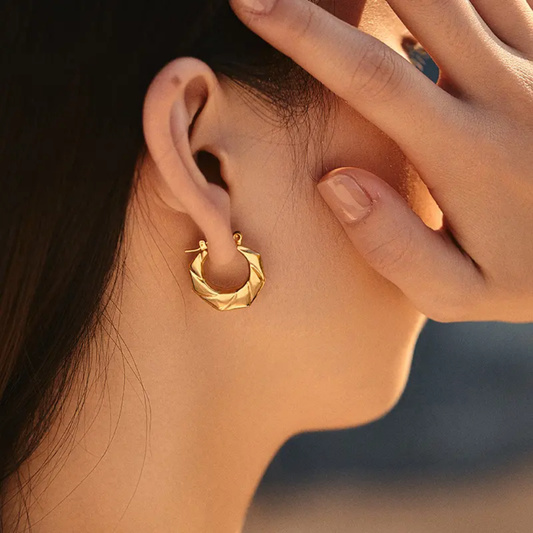 Geometric Twist Gold – 18K Gold Plated Stainless Steel