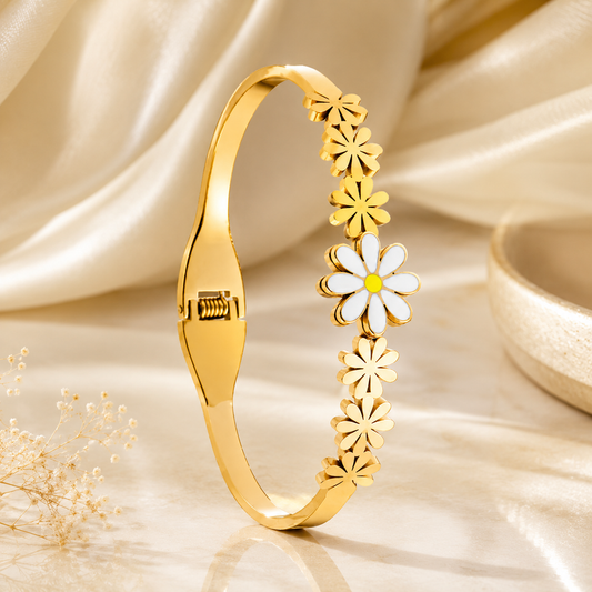 Elysia Daisy Gold Bracelet