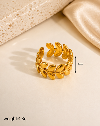 Laurevine Gold Ring