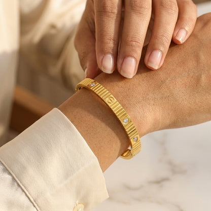 Lune Elite Lock Bracelet - Gold