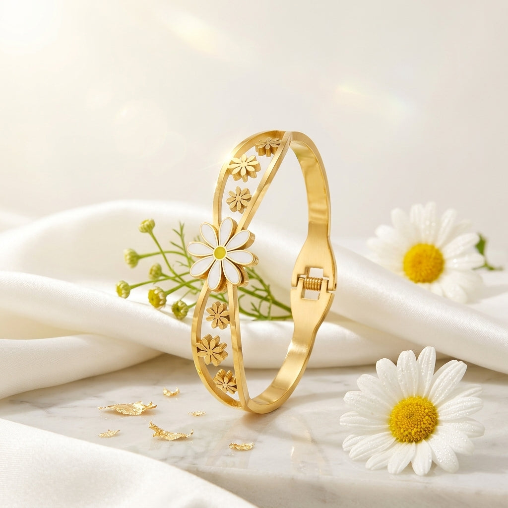 Solene Gold Daisy Bracelet